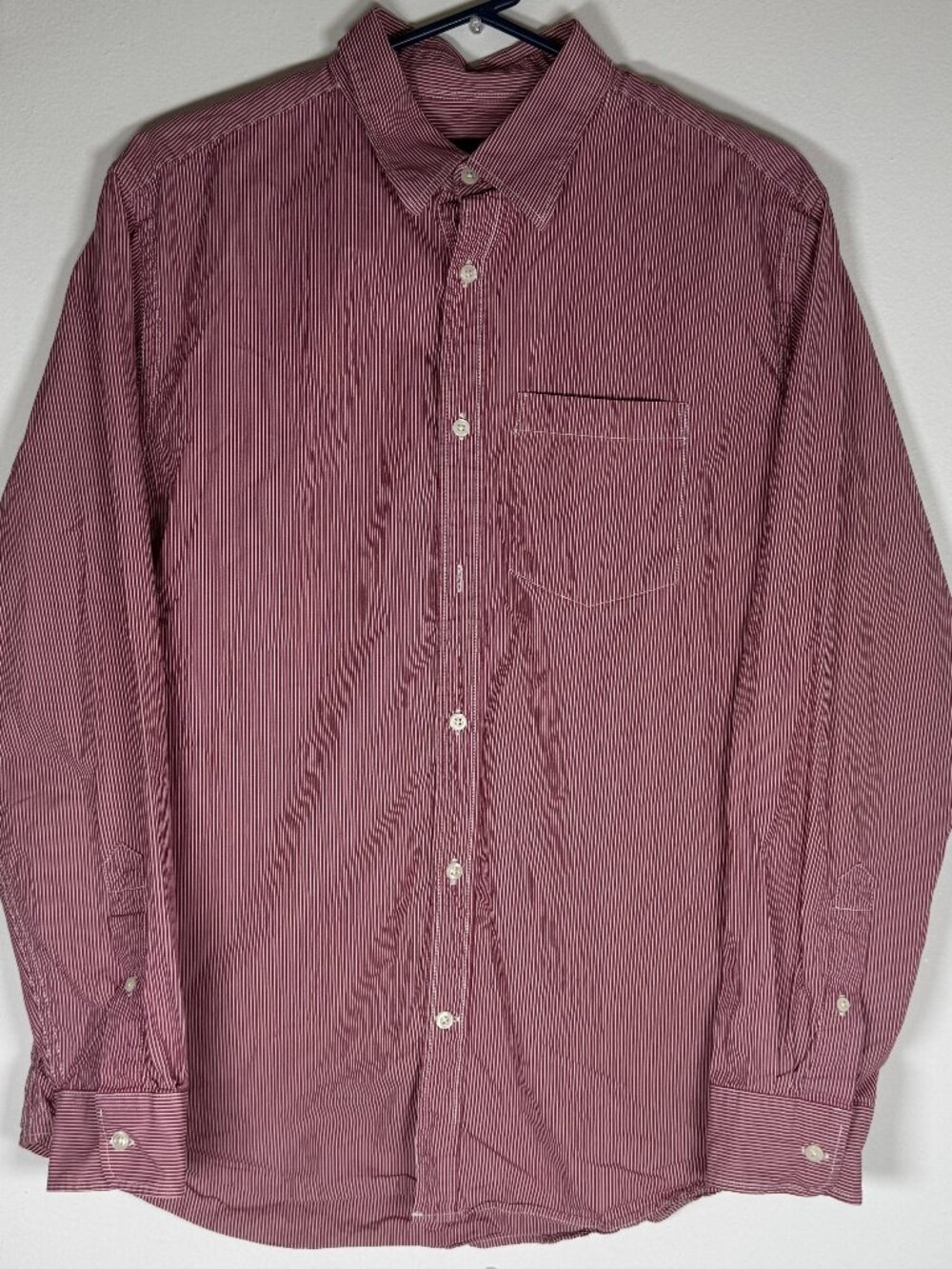 Old Navy Men’s Red and White Striped Button Up Long Sleeve Shirt Size Large